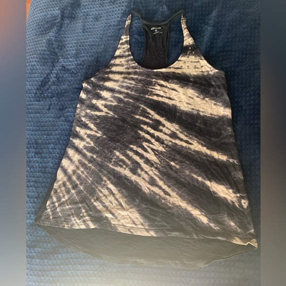 Razor back abstract print tank with stud details. EUC. - Picture 1 of 5